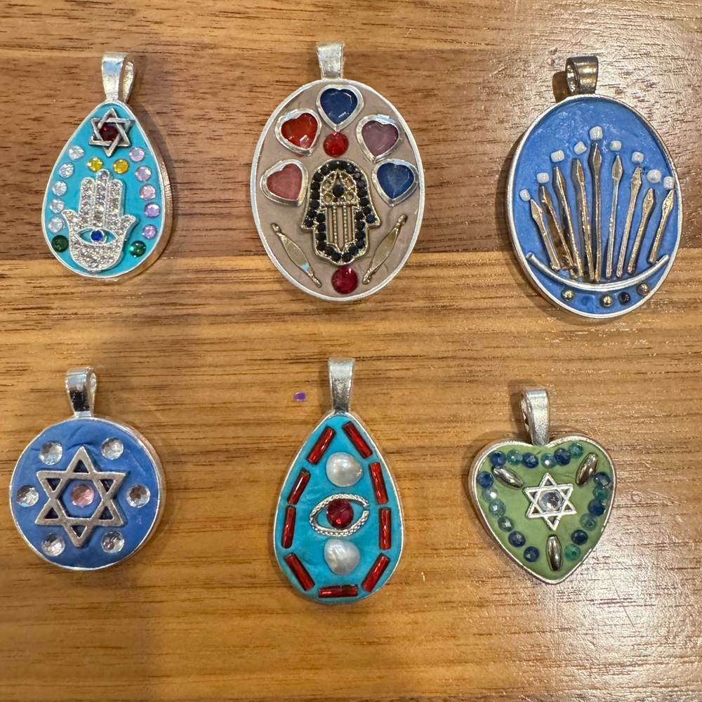 ✨ Hand Crafted  Bag Charms ✨
5.00 each.